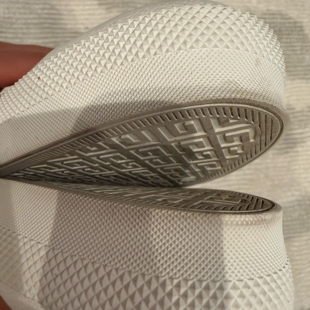 Givenchy Women's Sneakers in White with Navy Laces - Picture 8 of 8